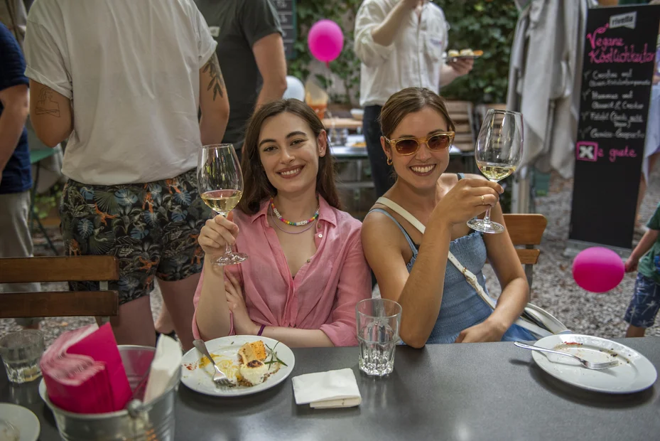 Sanija Ameti und Laura Zimmermann